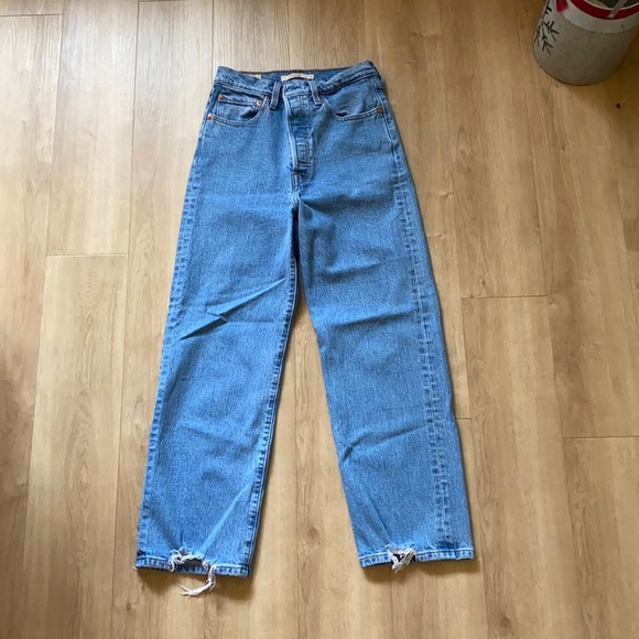 Levi’s Ribcage Straight - Picture 1 of 6